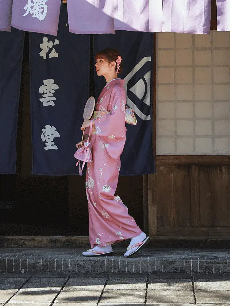Kimono tradicional de mujer lavanda