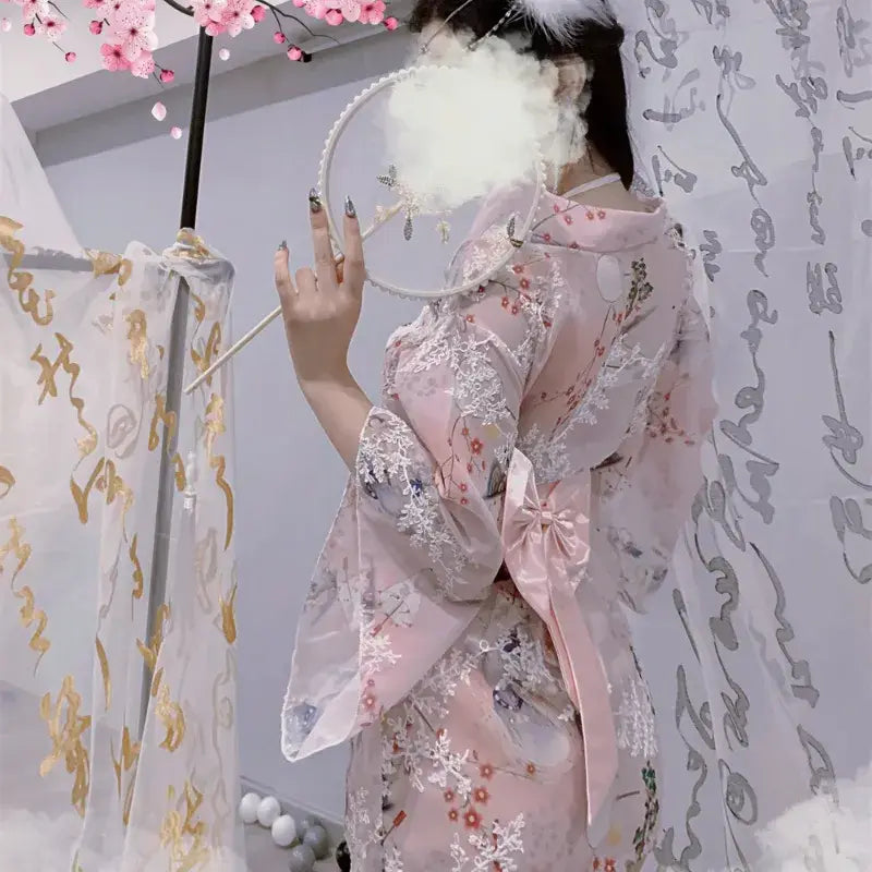 Kimono de mujer transparente bordado