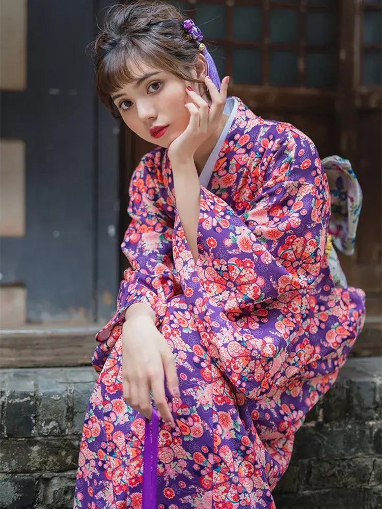 Kimono da donna con fiore viola