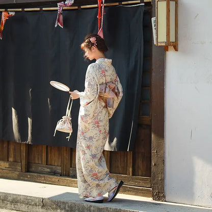 Kimono de mujer con patrón tradicional