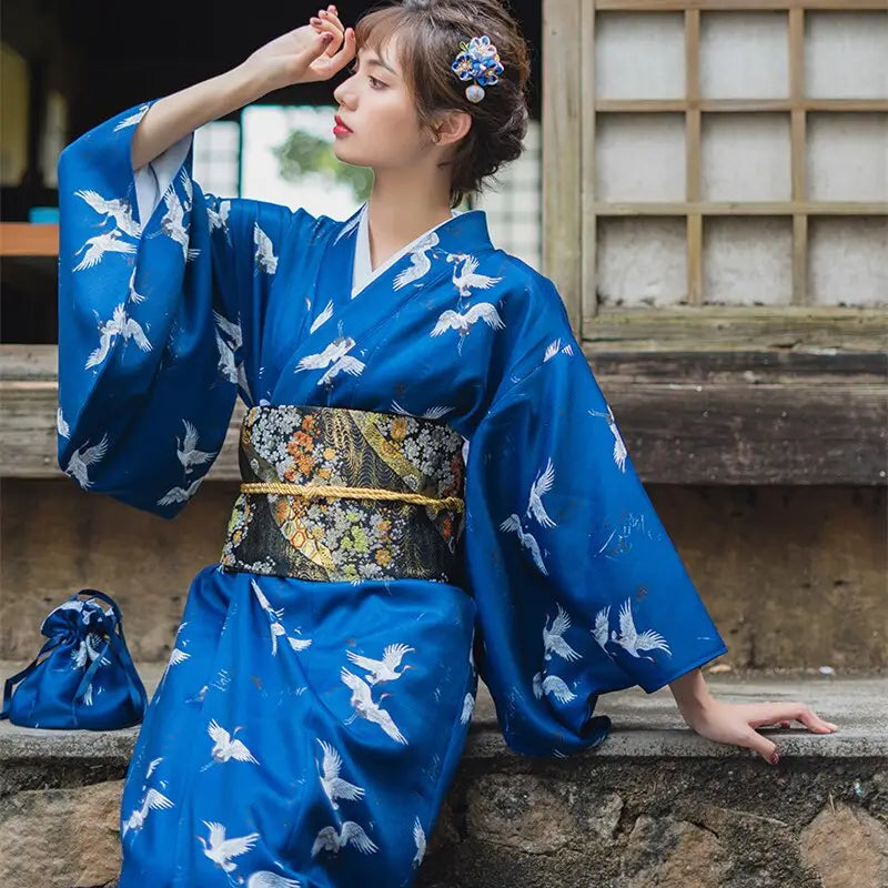 Kimono de mujer blanco grúa azul